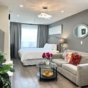 Modern Lux Family - Kingbed - Near Sheppard W Station Homestay Toronto